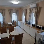 Vegvari 3*
